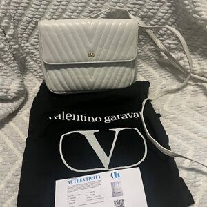 Authentic Valentino Garavani White Quilted Shoulder Bag (Model LDHH7586)